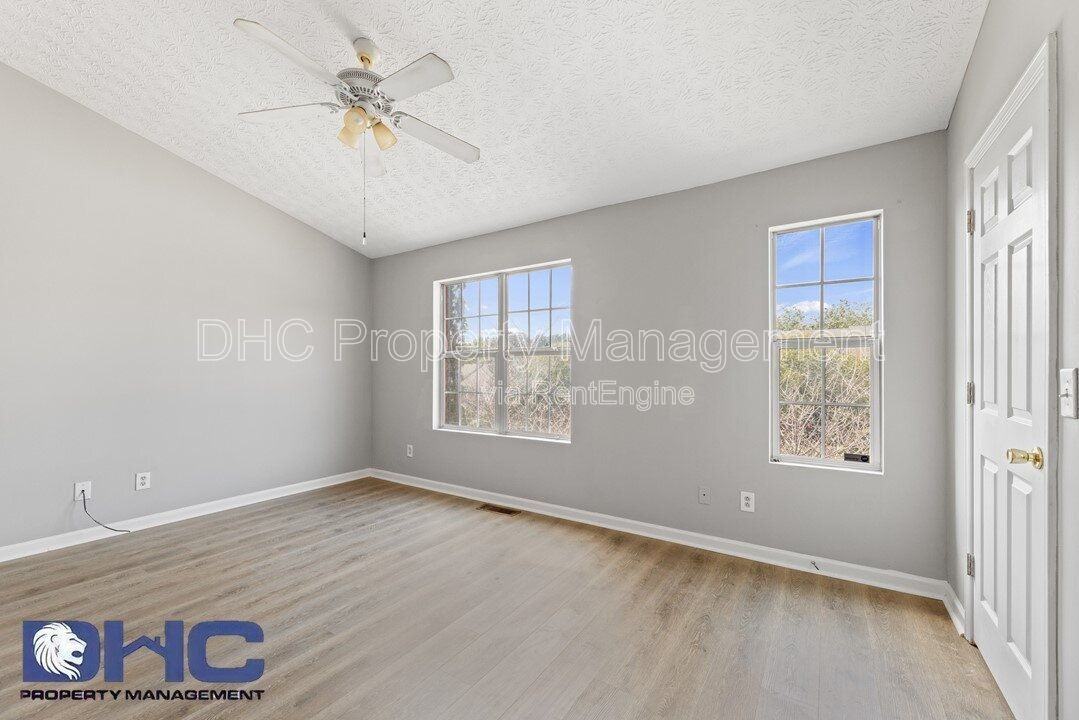 5876 Strathmoor Manor Cir - Photo 7 of 11