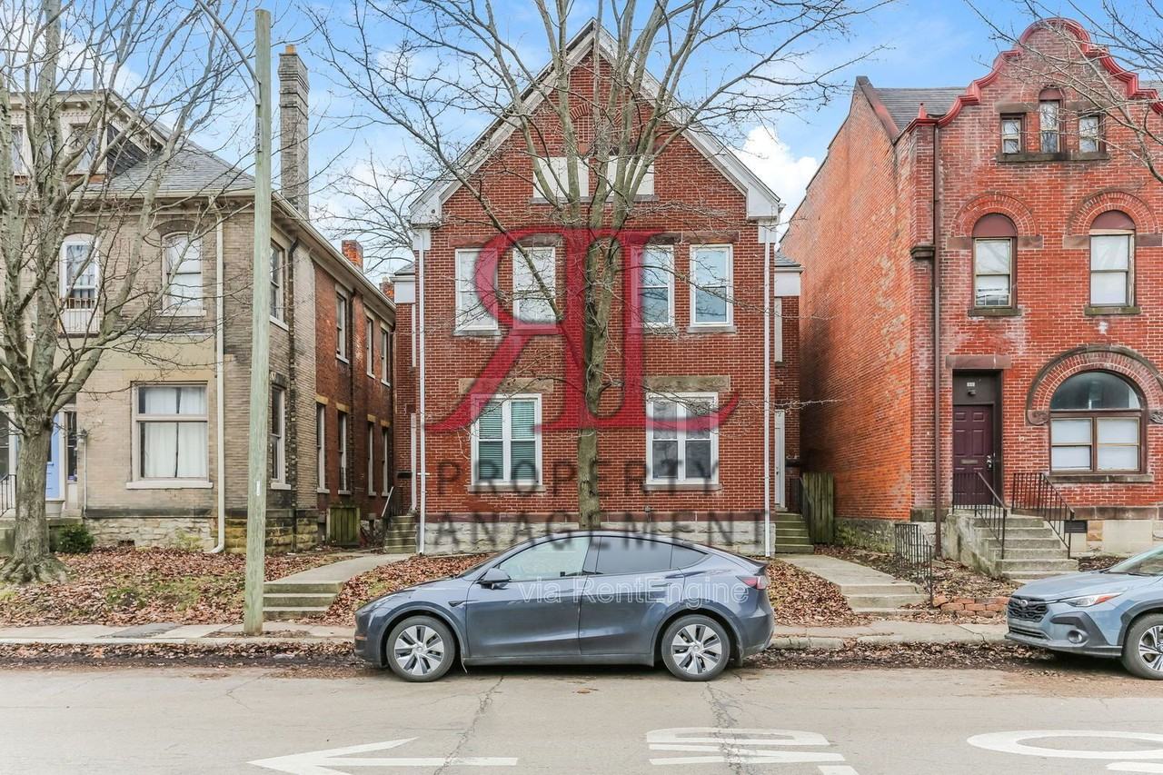 821 Oak St - Photo 2 of 16