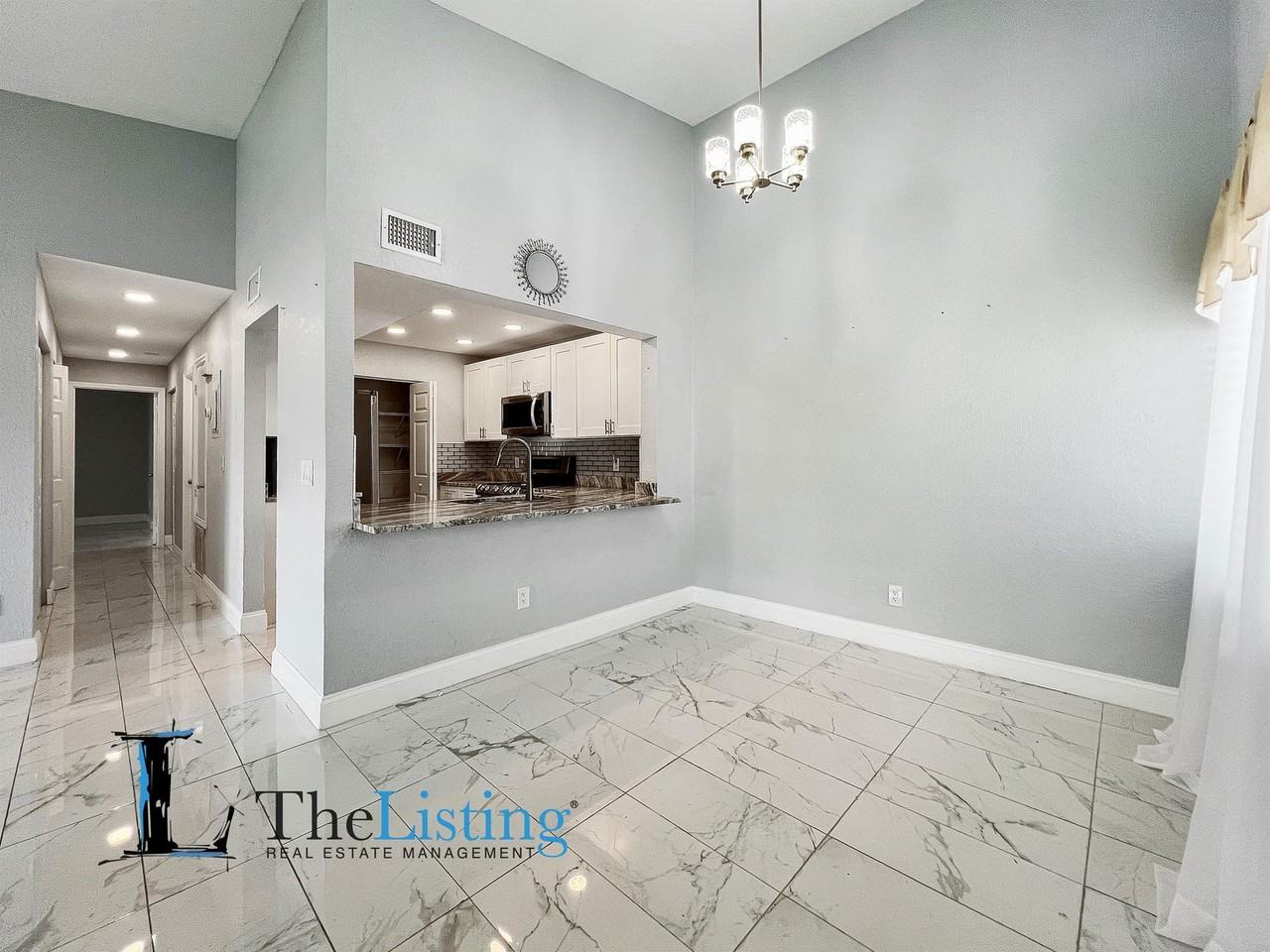 2482 Lakeway Branch Dr - Photo 2 of 19