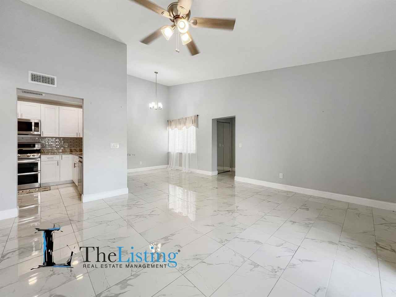 2482 Lakeway Branch Dr - Photo 4 of 19