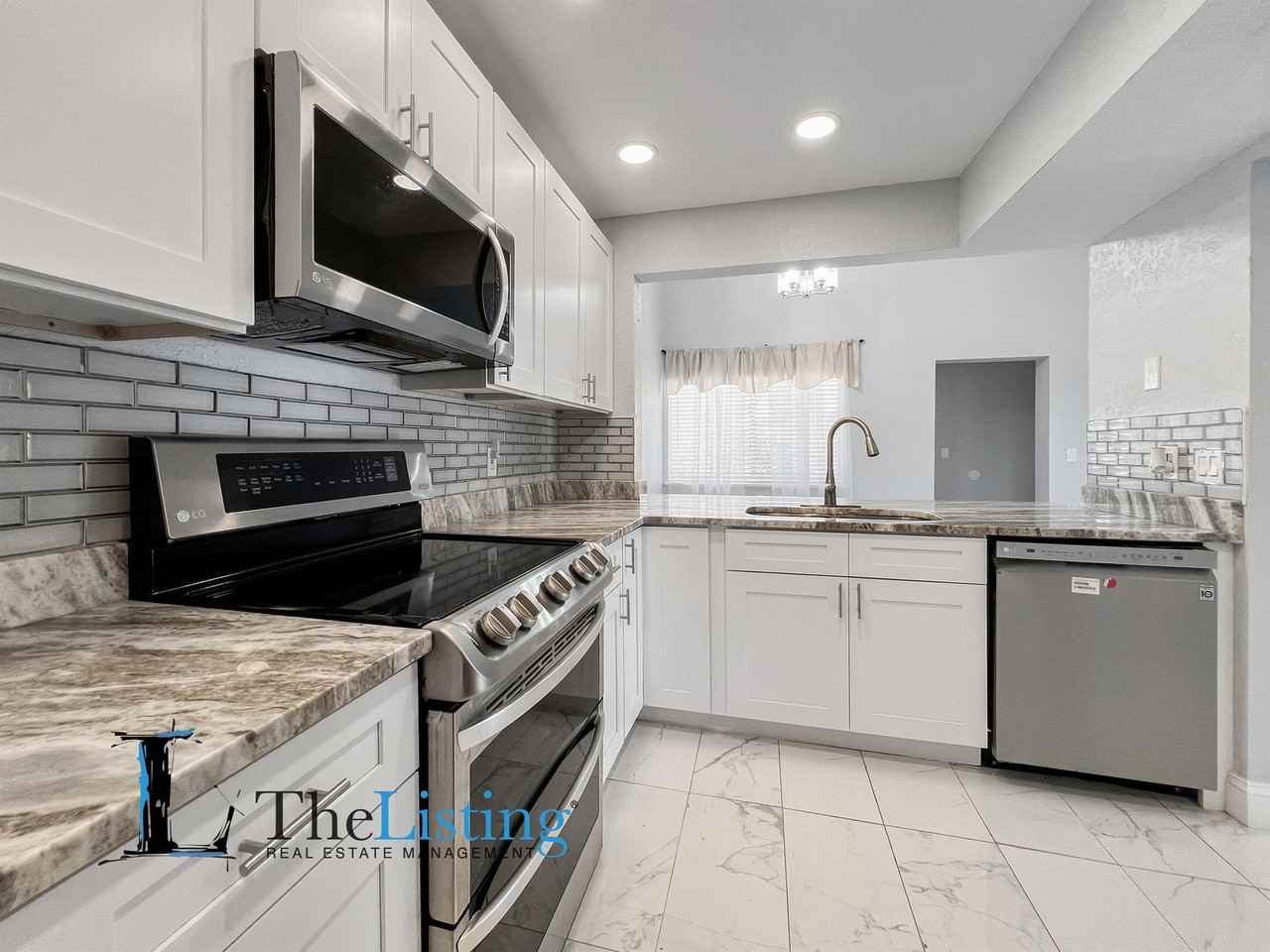 2482 Lakeway Branch Dr - Photo 6 of 19