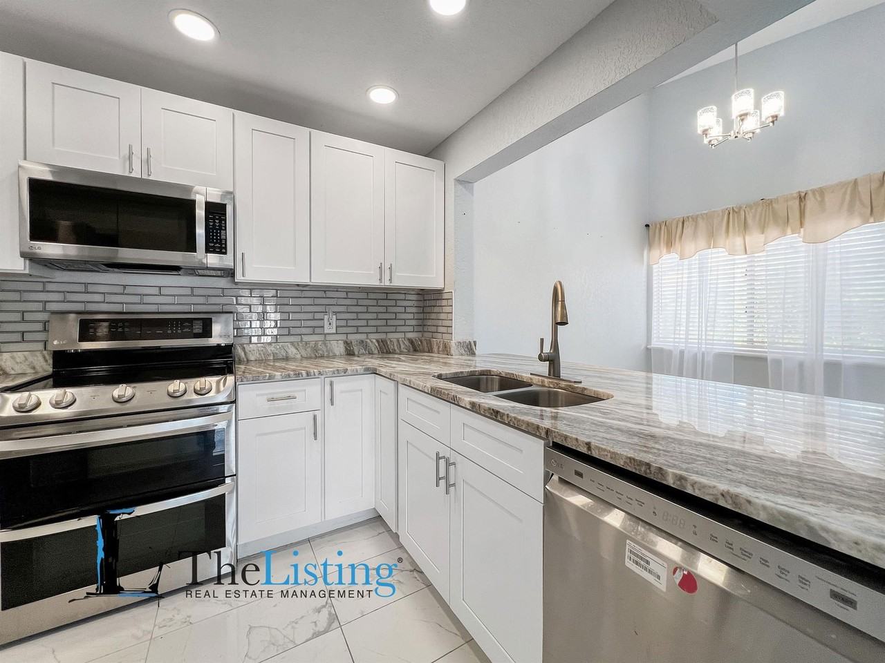 2482 Lakeway Branch Dr - Photo 7 of 19