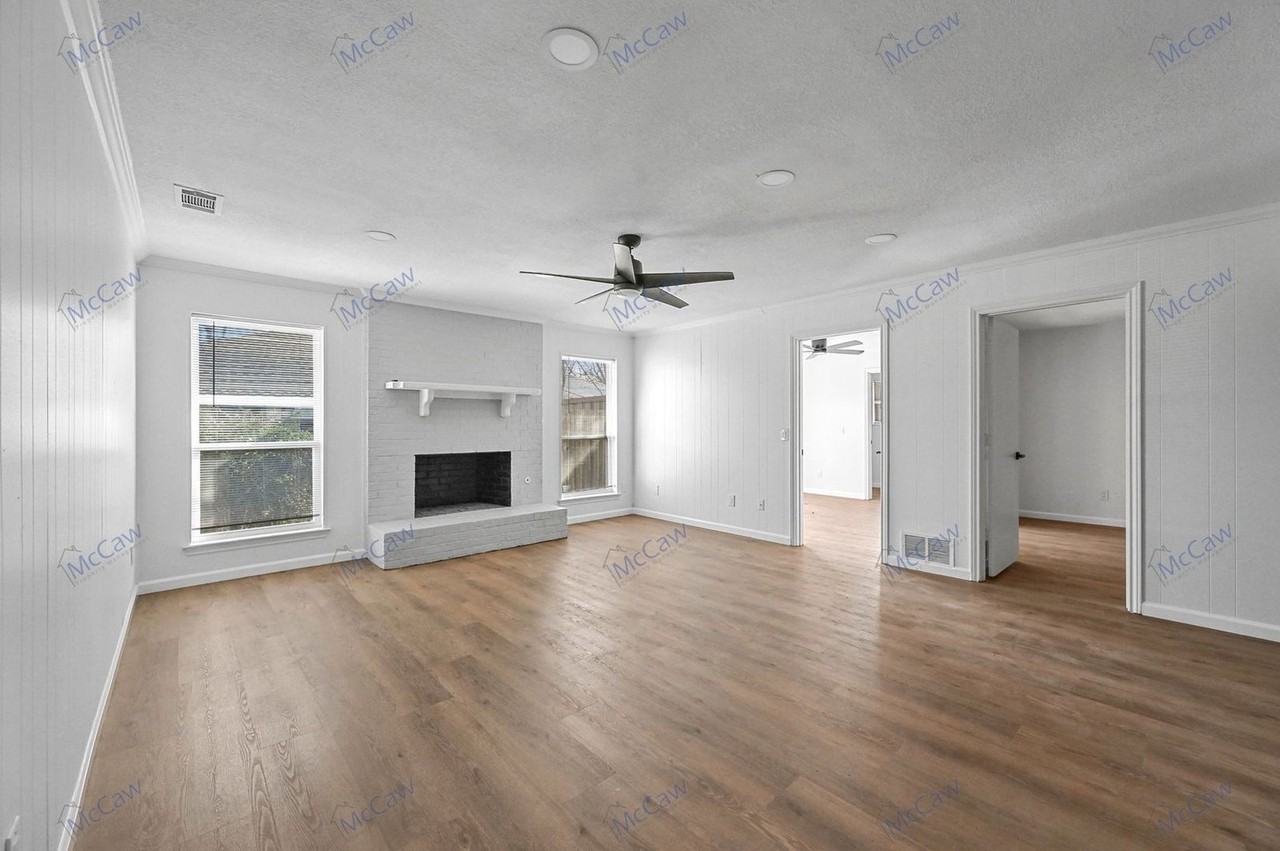 2832 Townbluff Dr - Photo 4 of 19