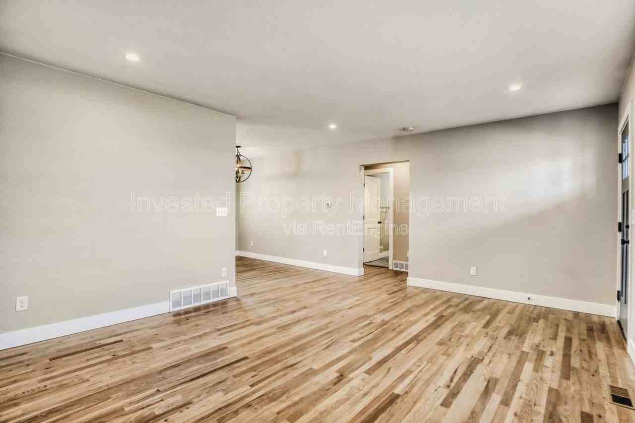 3230 Elm St - Photo 2 of 18