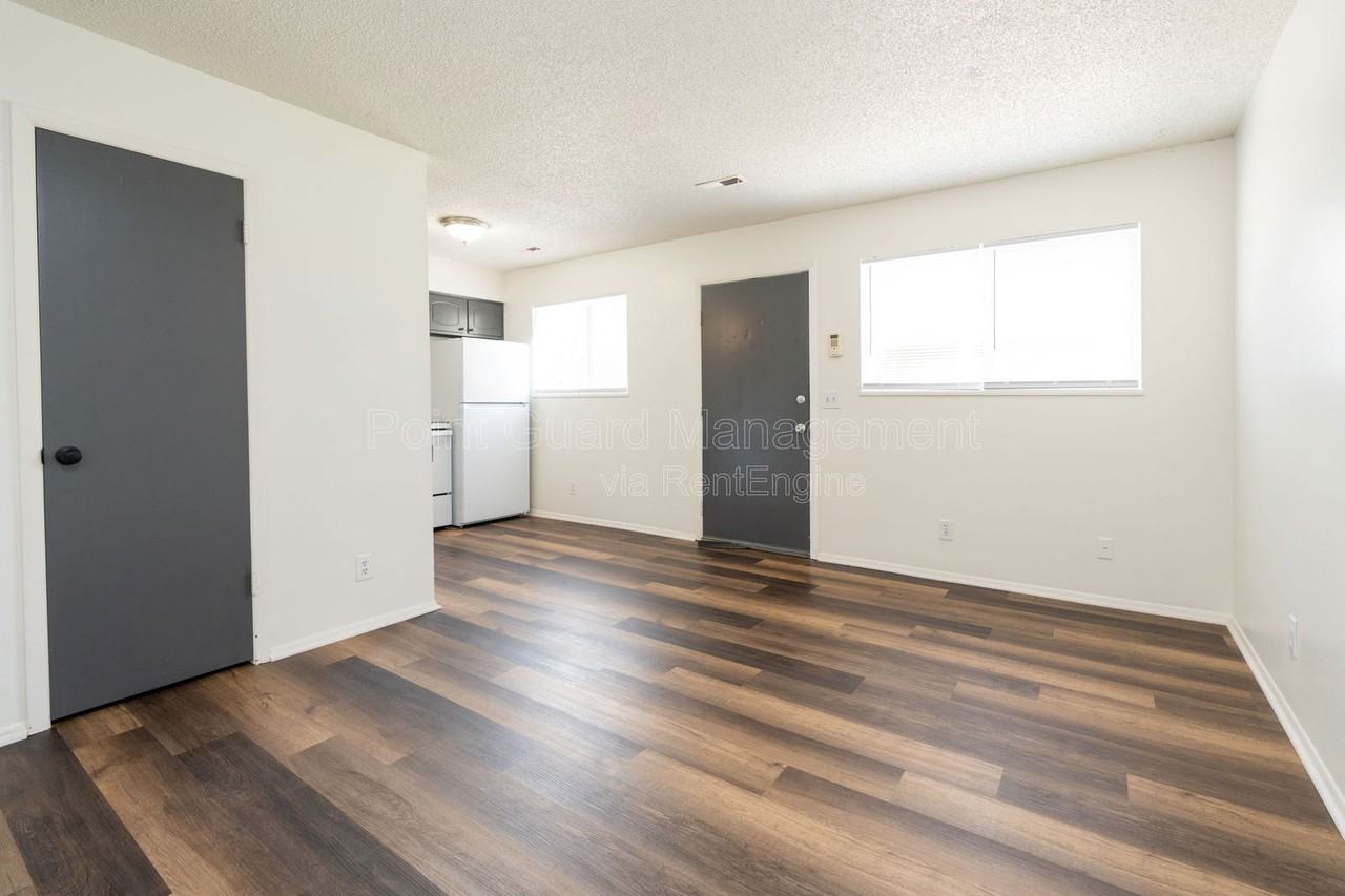 525 N Dunsworth Ave #525C - Photo 3 of 17