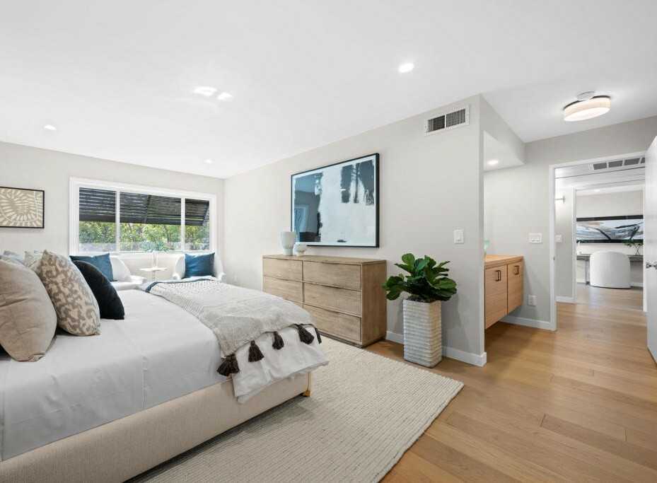 266 S Madison Ave - Photo 2 of 14