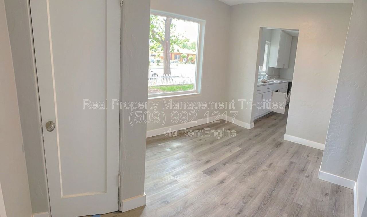 1303 W Shoshone St - Photo 5 of 10