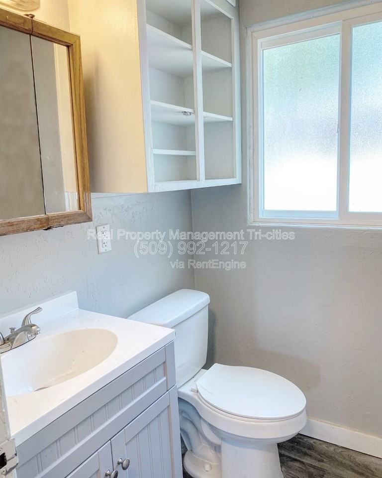 1303 W Shoshone St - Photo 7 of 10