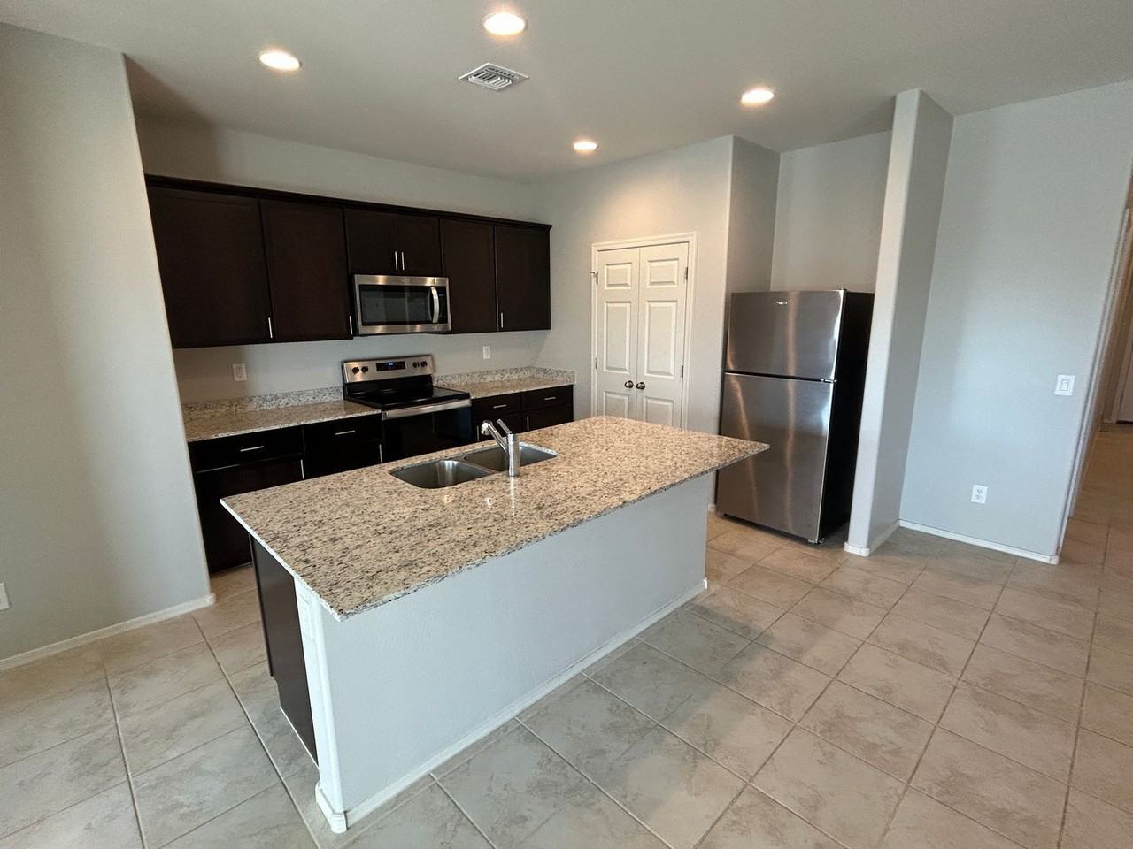 24401 W Verlea Dr - Photo 3 of 23