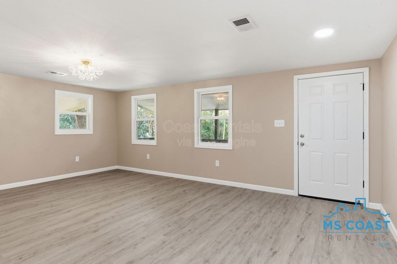 1528 Ladnier Rd - Photo 5 of 26