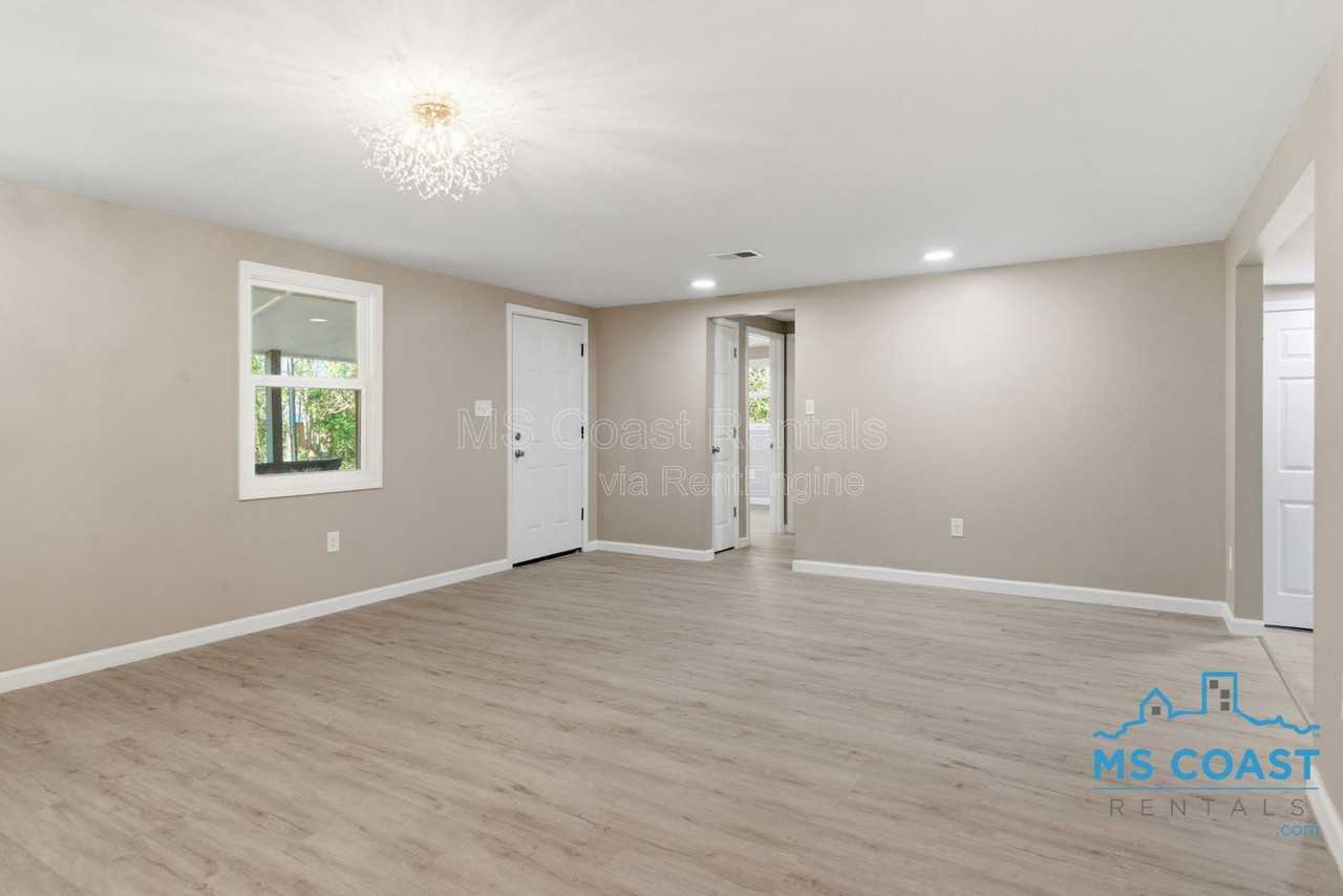 1528 Ladnier Rd - Photo 6 of 26