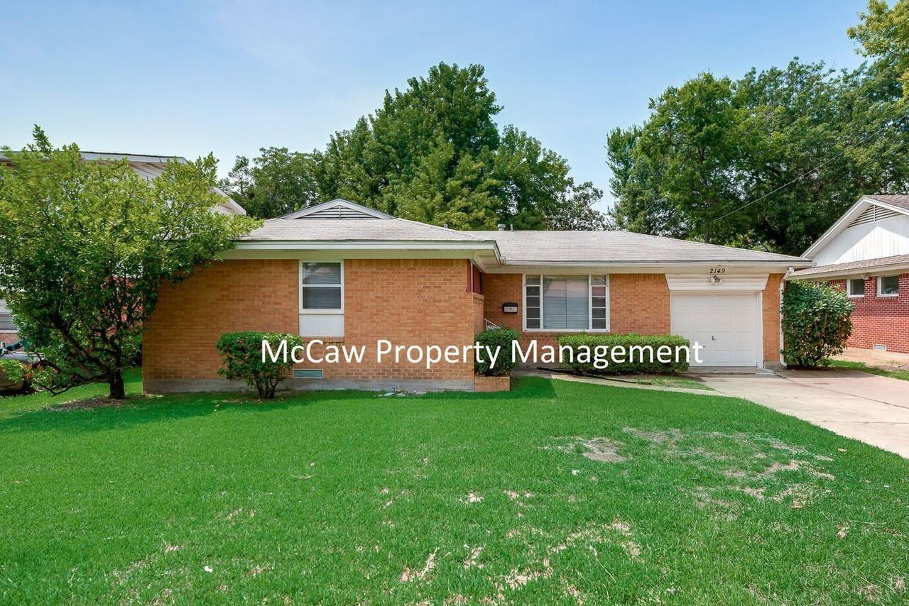 2149 Utica Dr - Photo 3 of 18