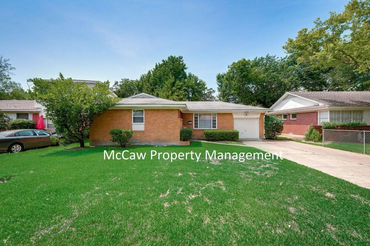 2149 Utica Dr - Photo 2 of 18