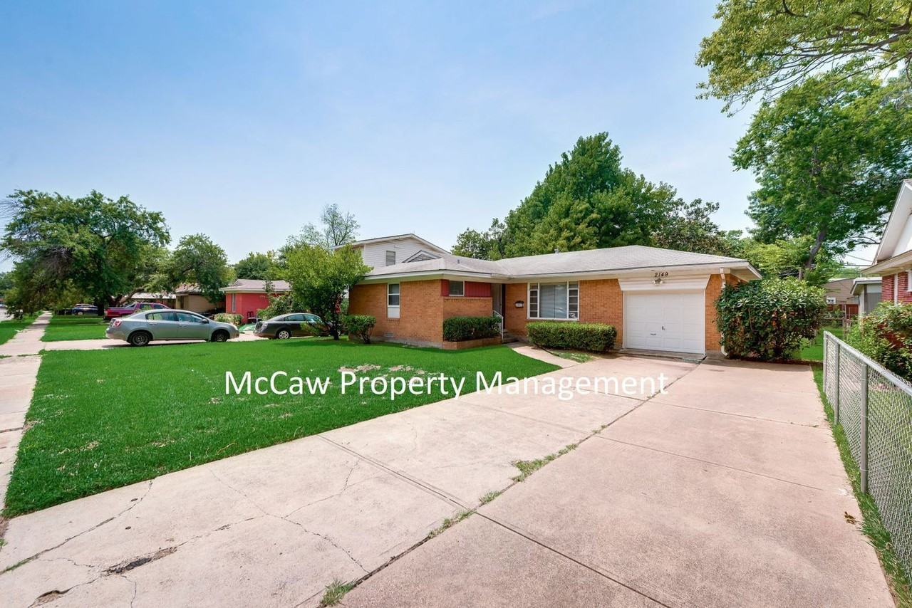 2149 Utica Dr - Photo 4 of 18