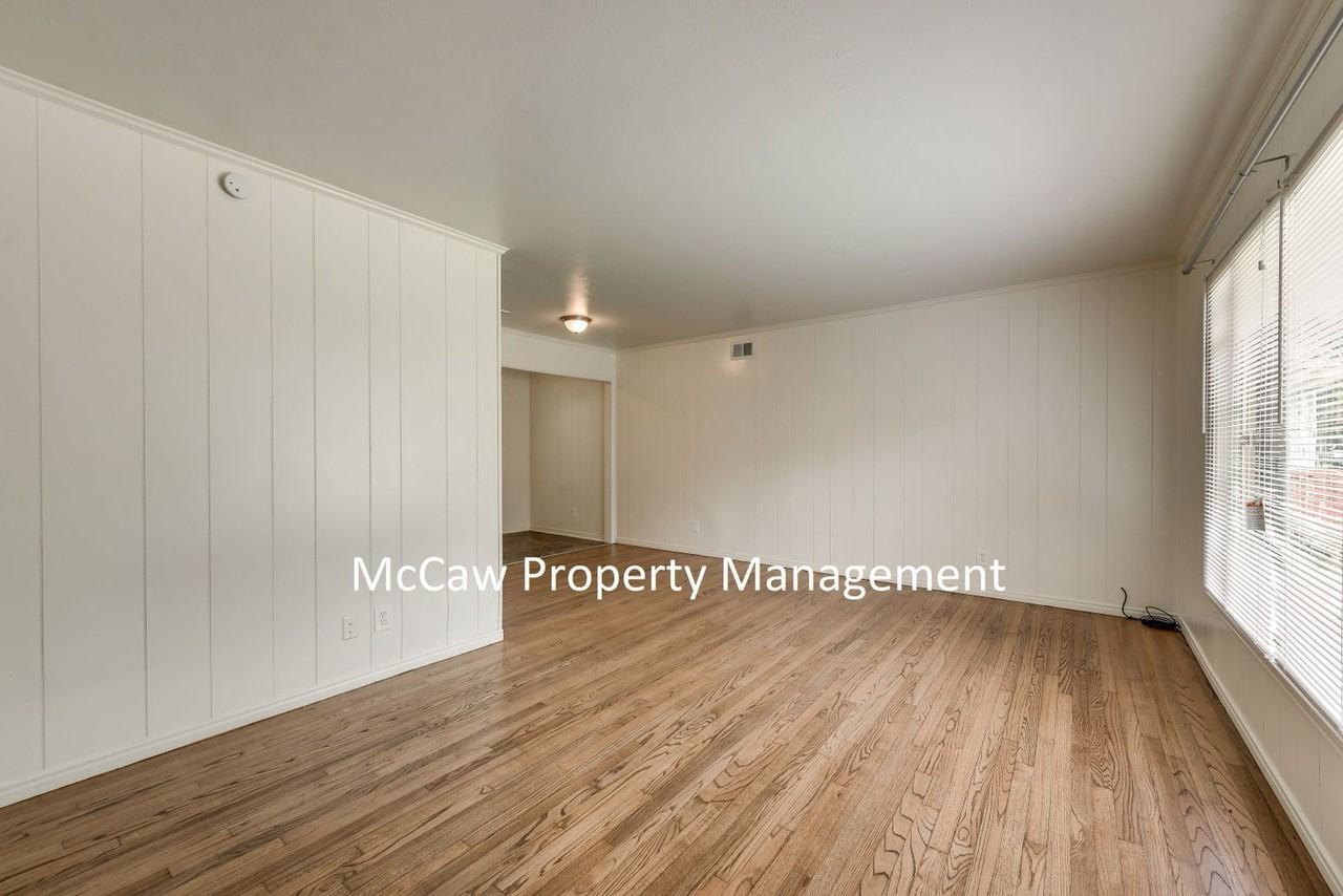 2149 Utica Dr - Photo 6 of 18