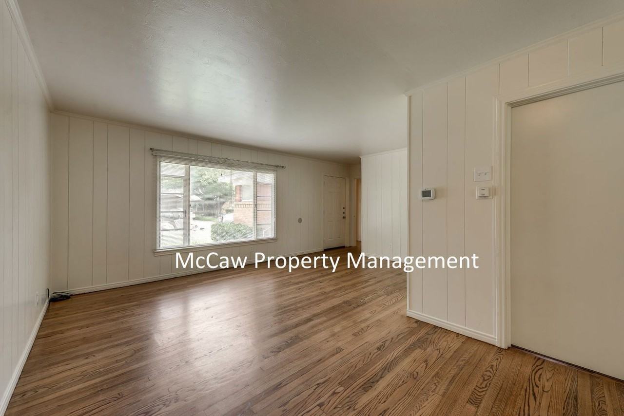 2149 Utica Dr - Photo 7 of 18