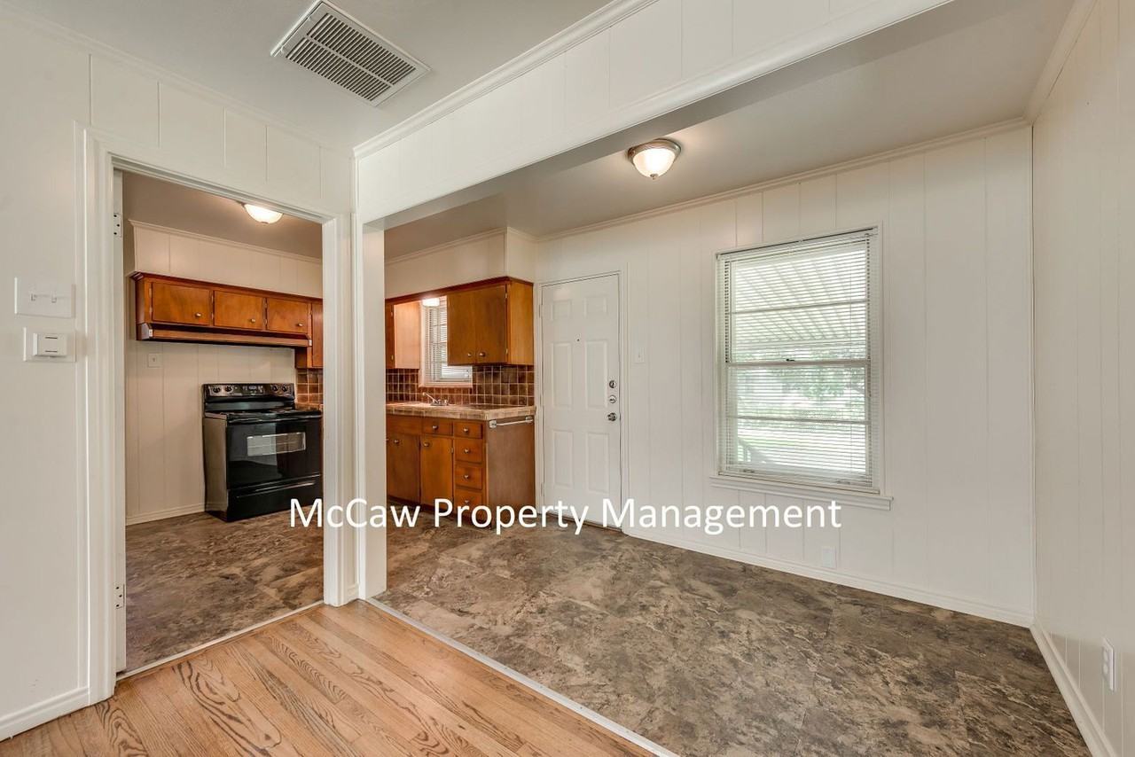 2149 Utica Dr - Photo 6 of 16