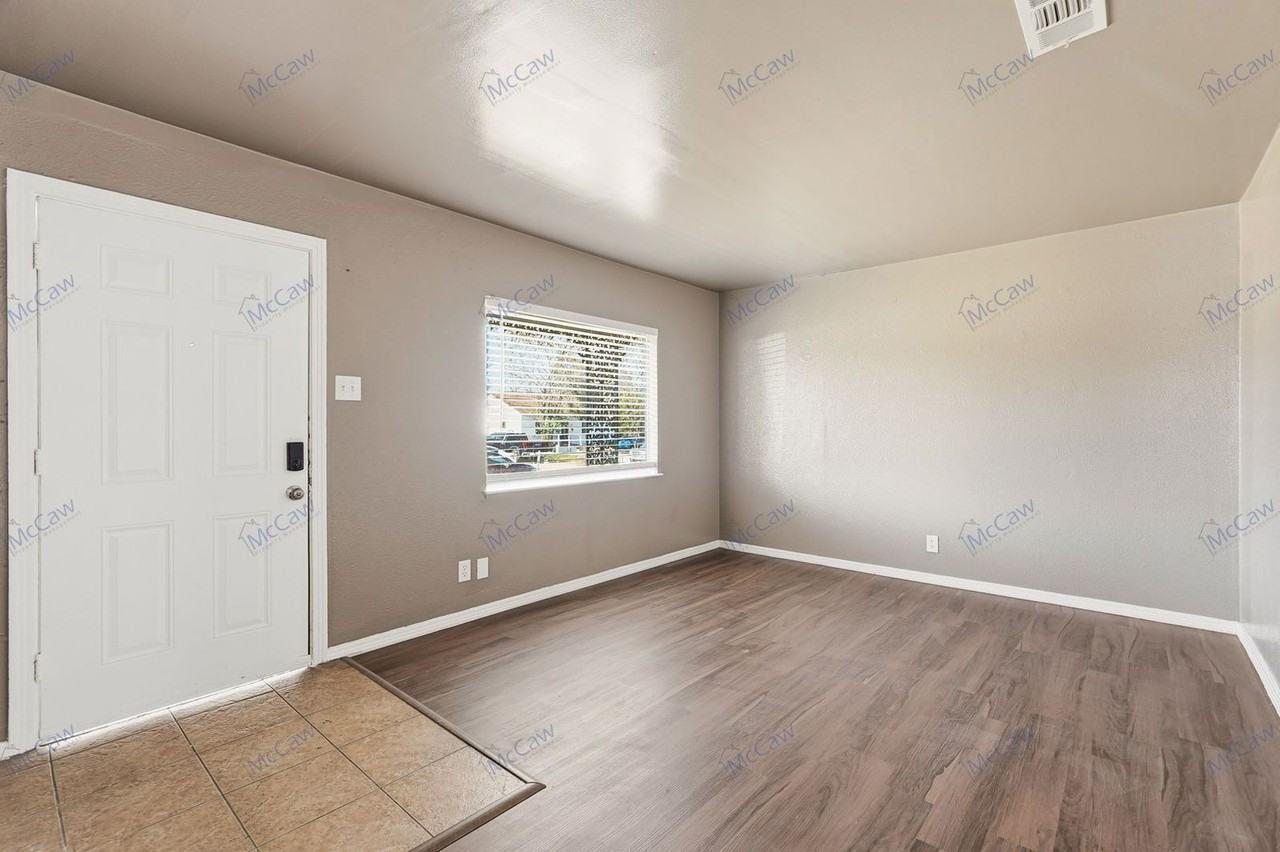 3130 S Llewellyn Ave - Photo 2 of 19