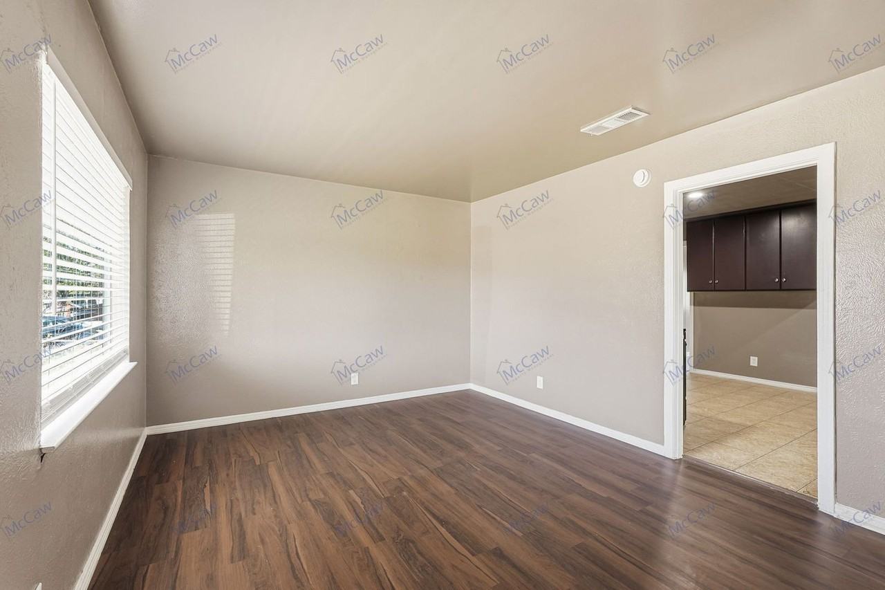 3130 S Llewellyn Ave - Photo 4 of 19