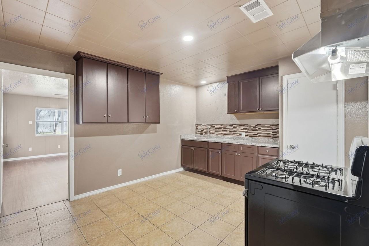 3130 S Llewellyn Ave - Photo 5 of 19