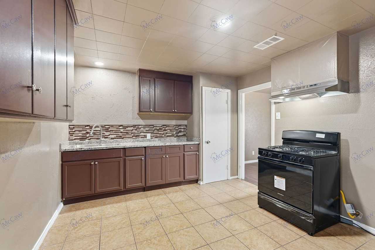 3130 S Llewellyn Ave - Photo 6 of 19