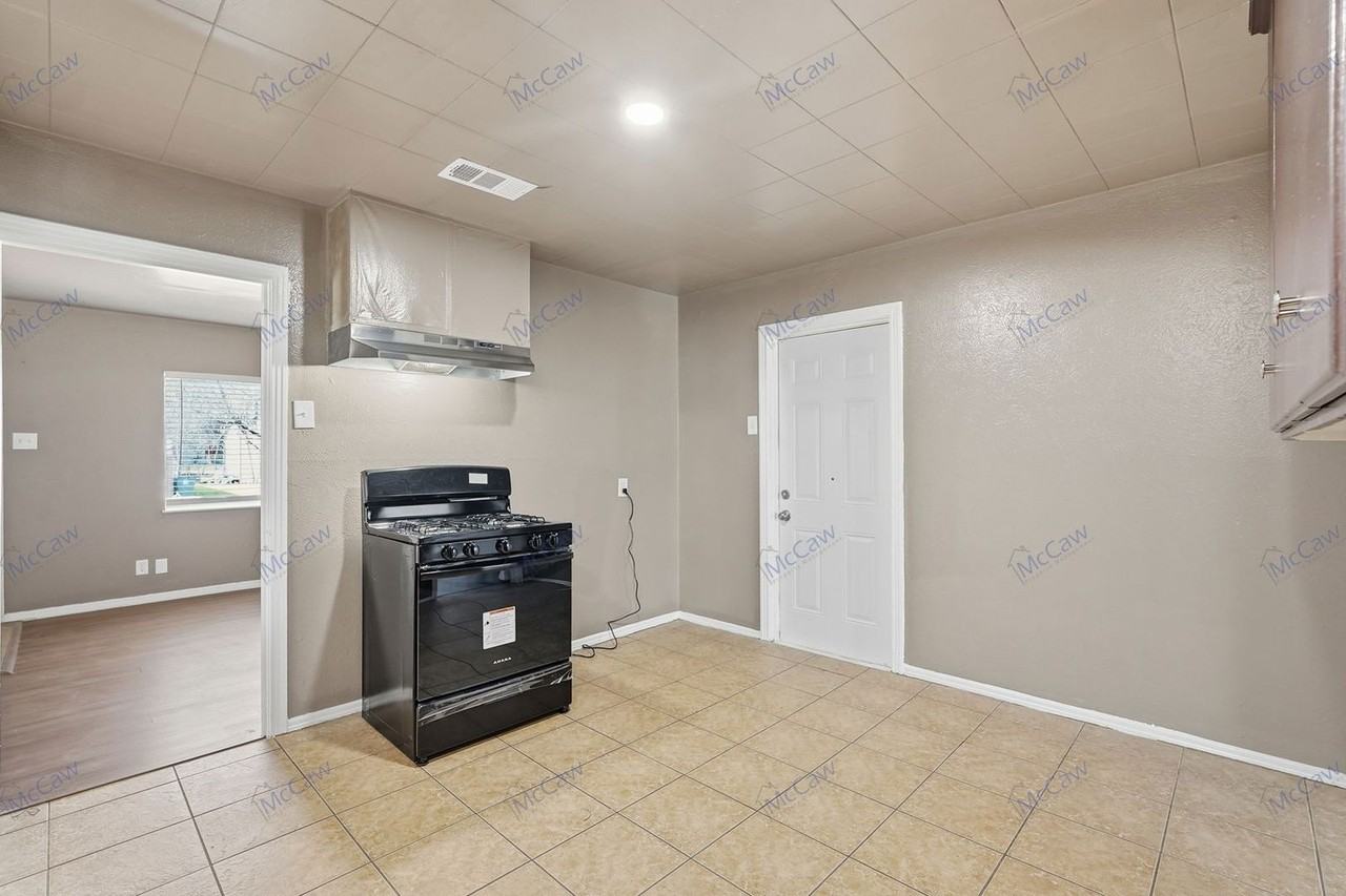 3130 S Llewellyn Ave - Photo 7 of 19