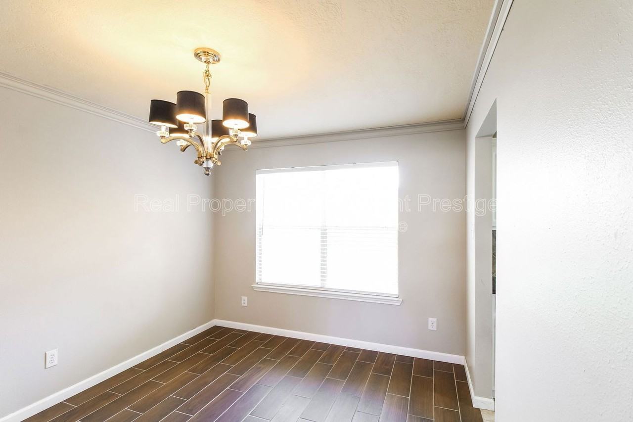 4342 Lakewood Dr - Photo 2 of 14