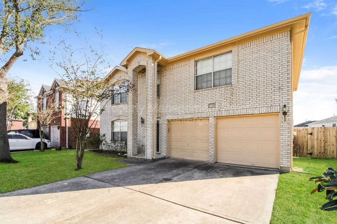 4342 Lakewood Dr - Photo 3 of 14