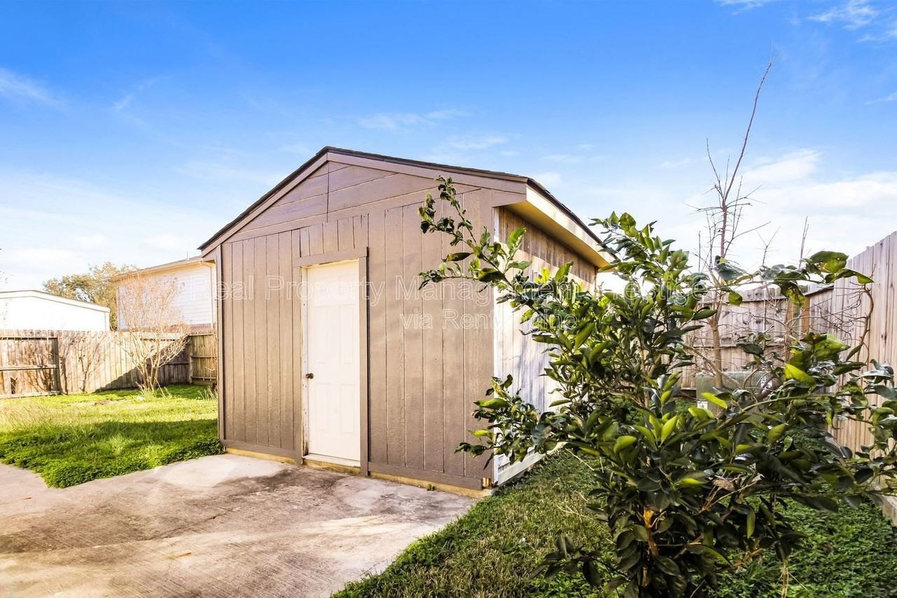 4342 Lakewood Dr - Photo 6 of 14