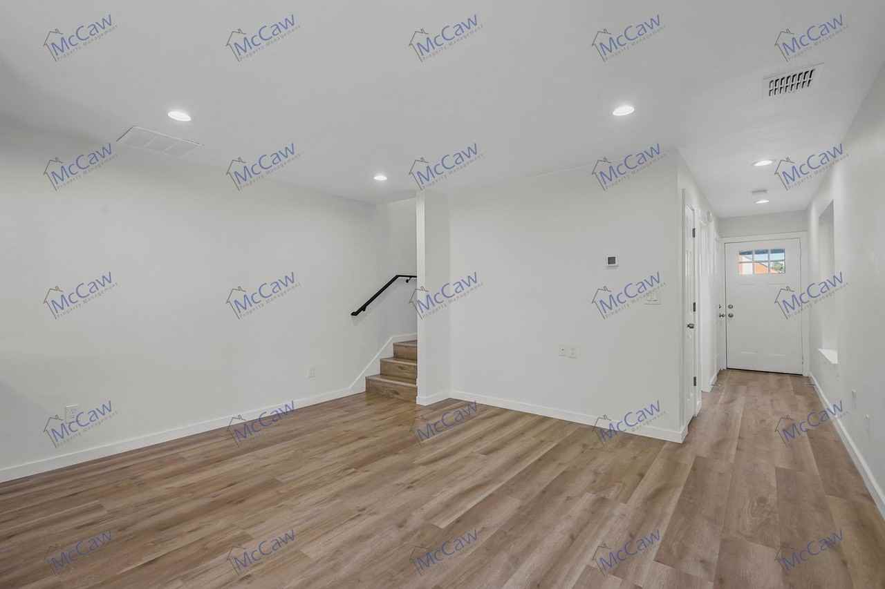 2025 Grainger St - Photo 4 of 23