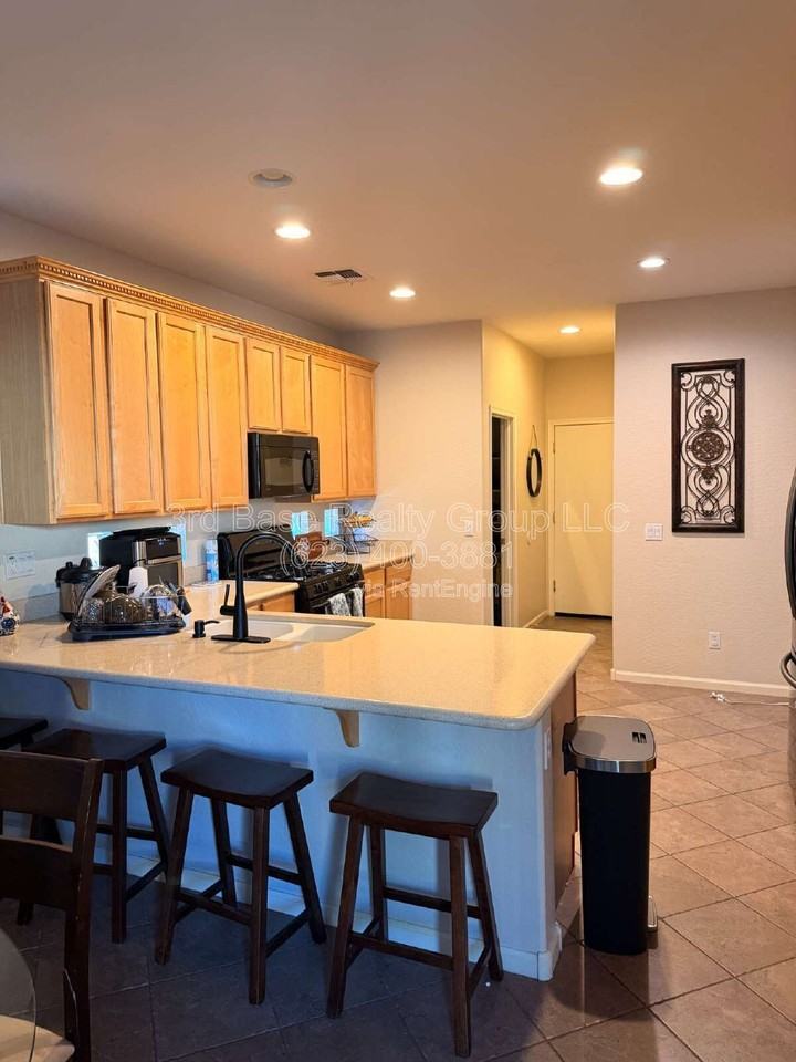 13844 W Banff Ln - Photo 5 of 12