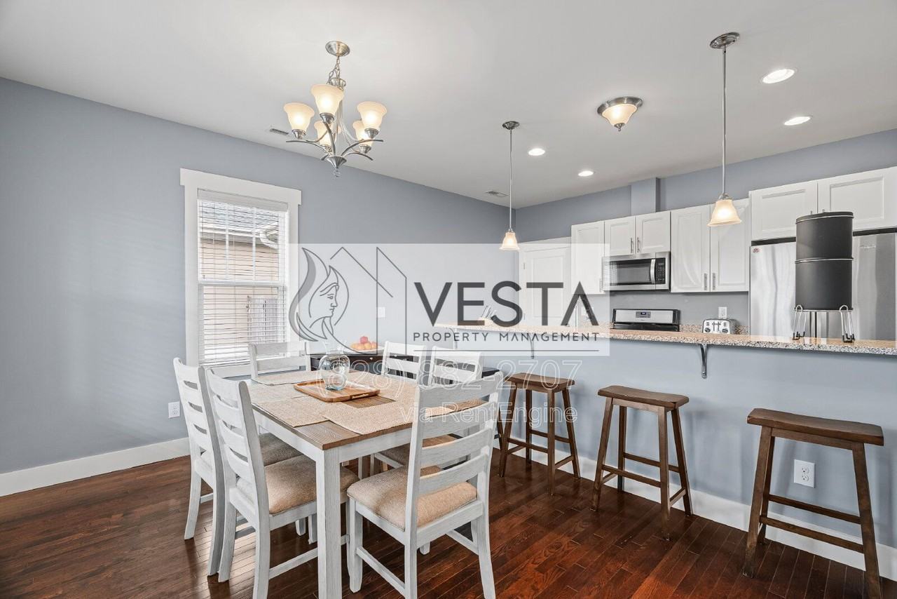 16 Hyde Park Pl - Photo 7 of 36