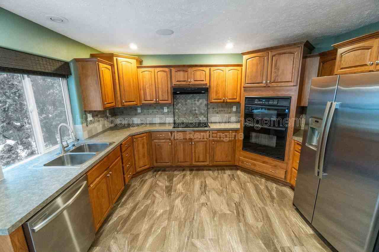 6415 S Woodland Ct - Photo 3 of 45