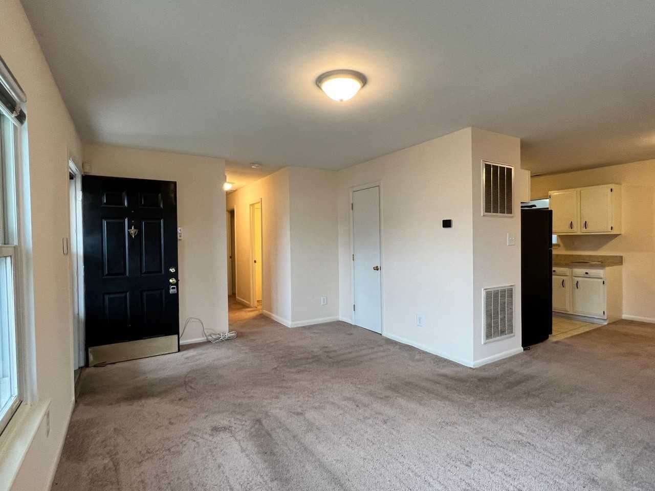 2204 Merle St - Photo 4 of 32