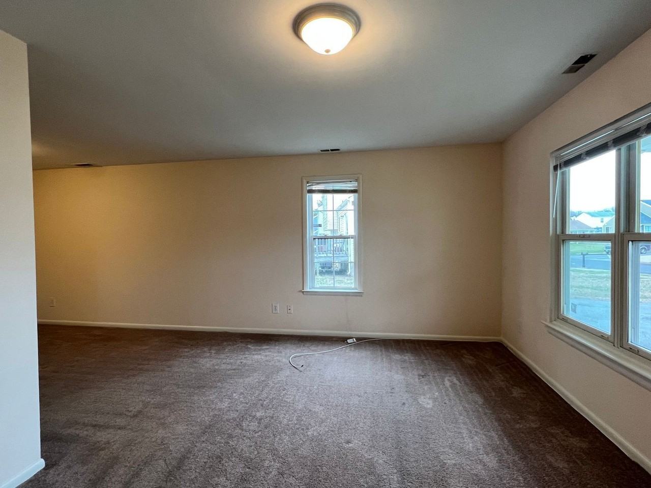 2204 Merle St - Photo 5 of 32