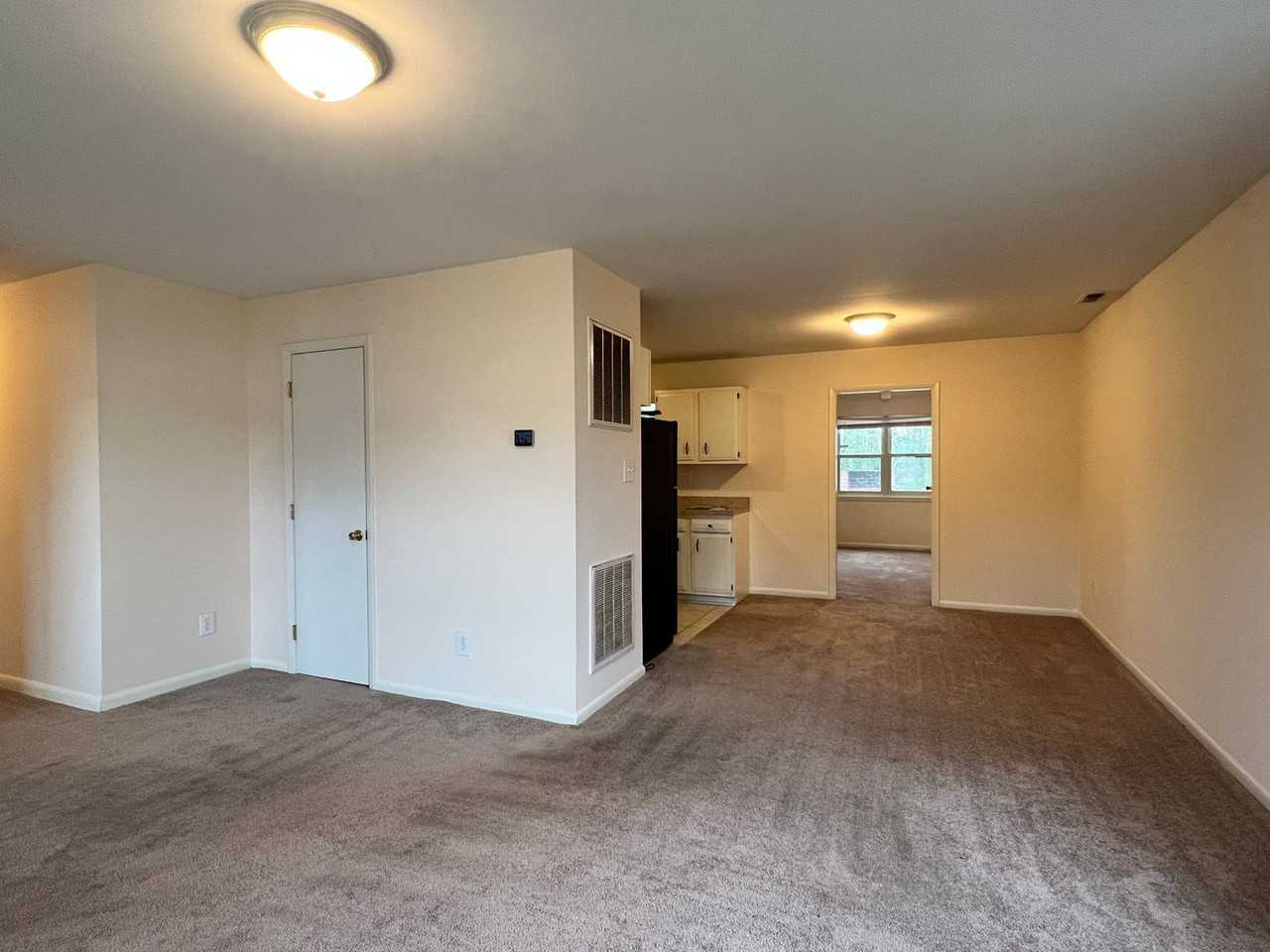 2204 Merle St - Photo 6 of 32