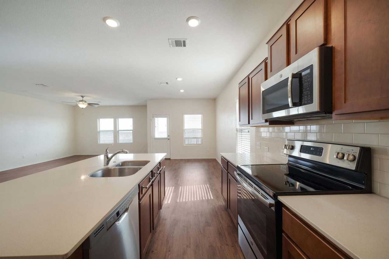 820 Kates Way - Photo 7 of 31