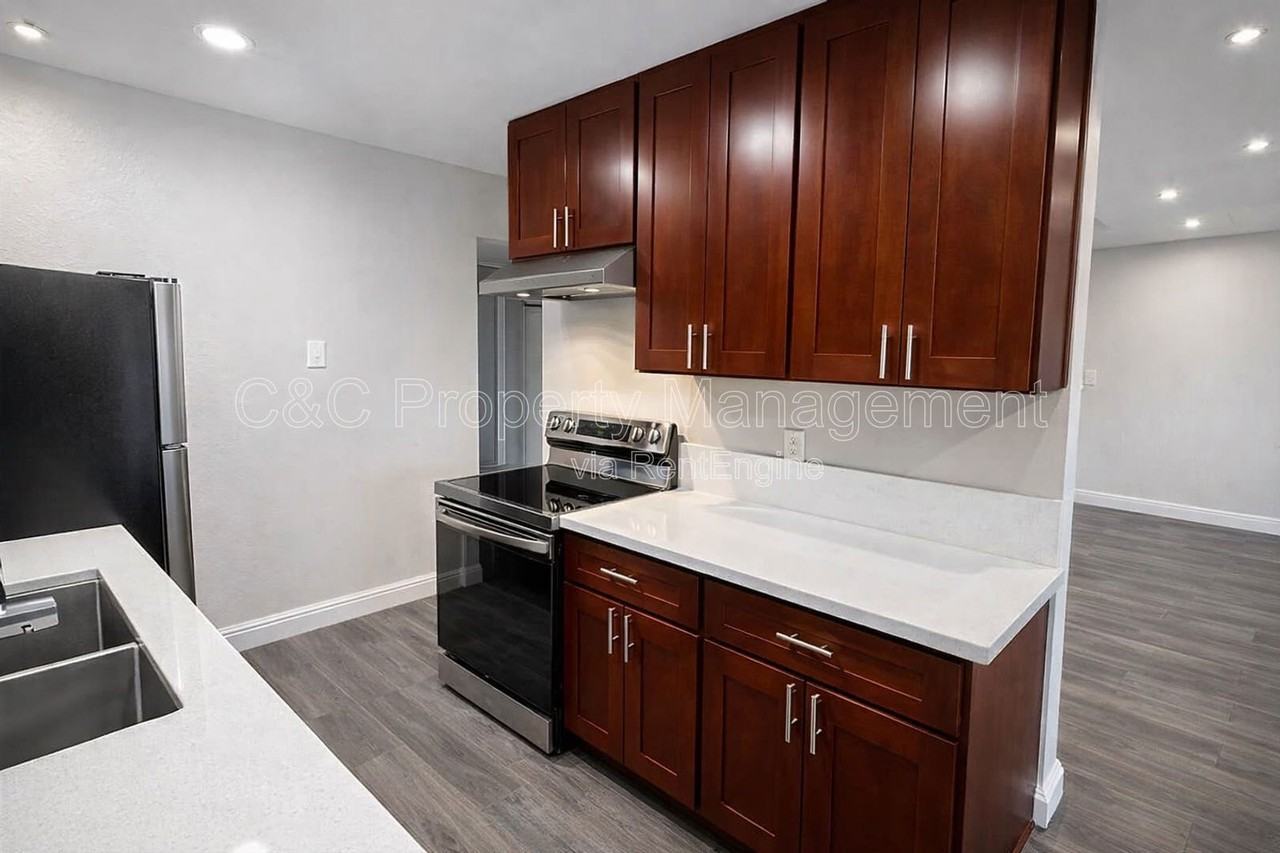 247 N Capitol Ave #268 - Photo 2 of 27