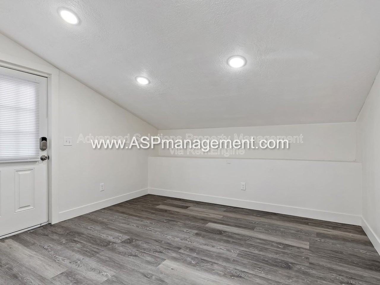 567 S 800 E - Photo 2 of 16