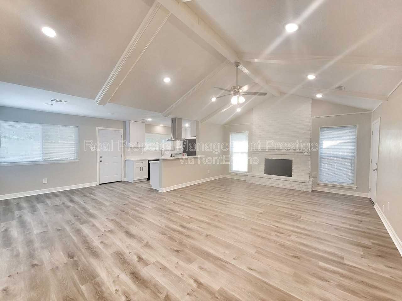 3407 Saratoga Dr - Photo 2 of 15