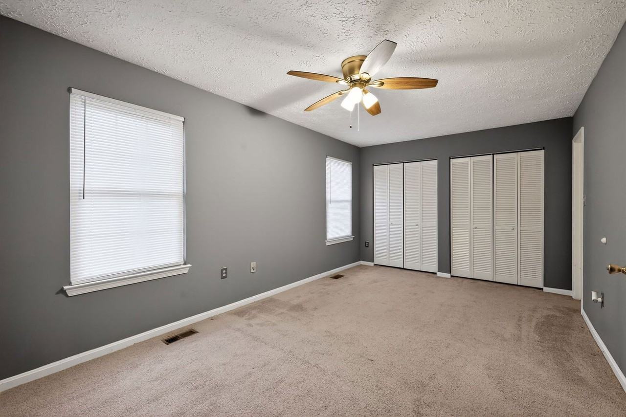 2710 Red Oak Ln - Photo 4 of 15