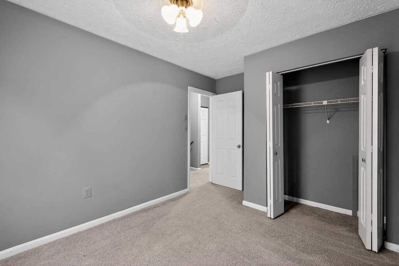 2710 Red Oak Ln - Photo 5 of 15