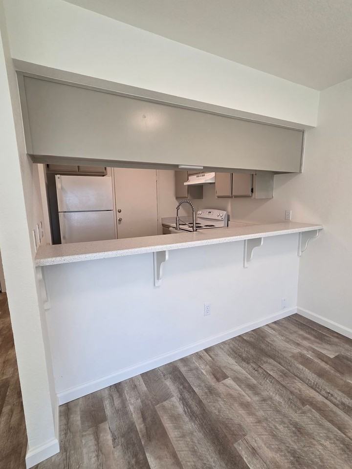 5361 Valleyridge Dr - Photo 3 of 23
