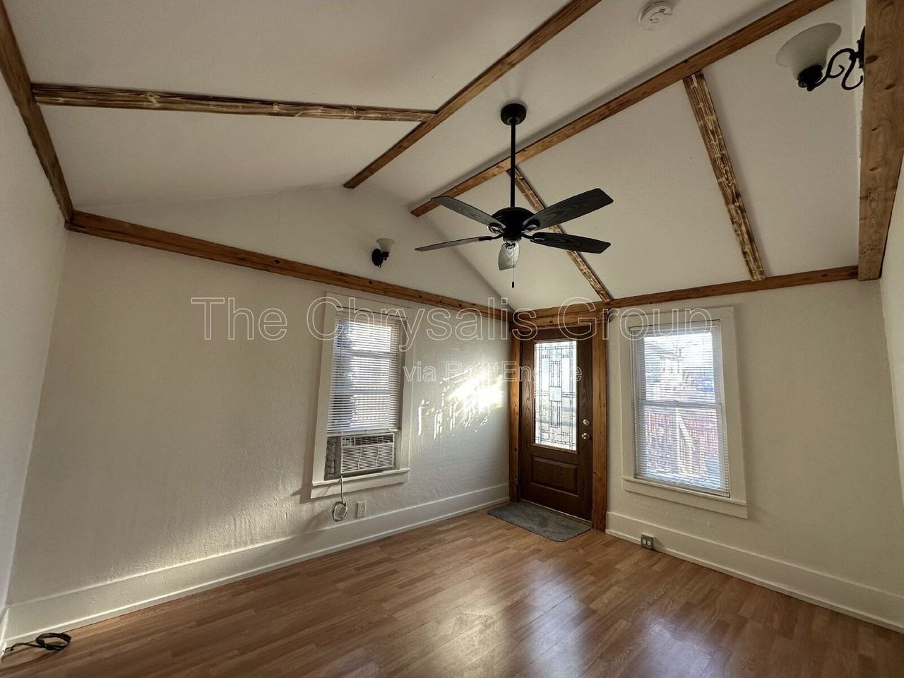 537 1/2 Bucklin St - Photo 2 of 9