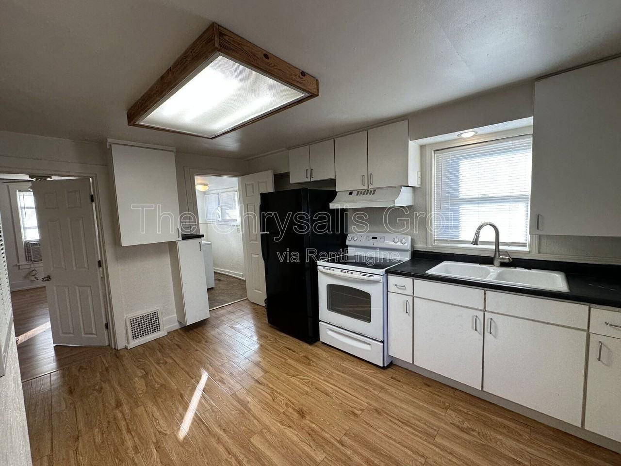 537 1/2 Bucklin St - Photo 3 of 9