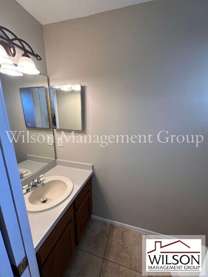 2971 Embassy Ct - Photo 4 of 20