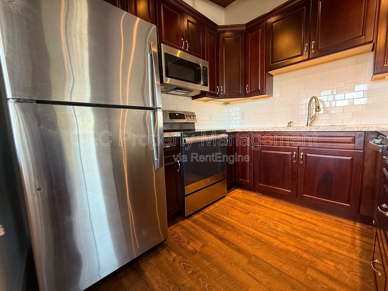 525 Madison St #E - Photo 3 of 10