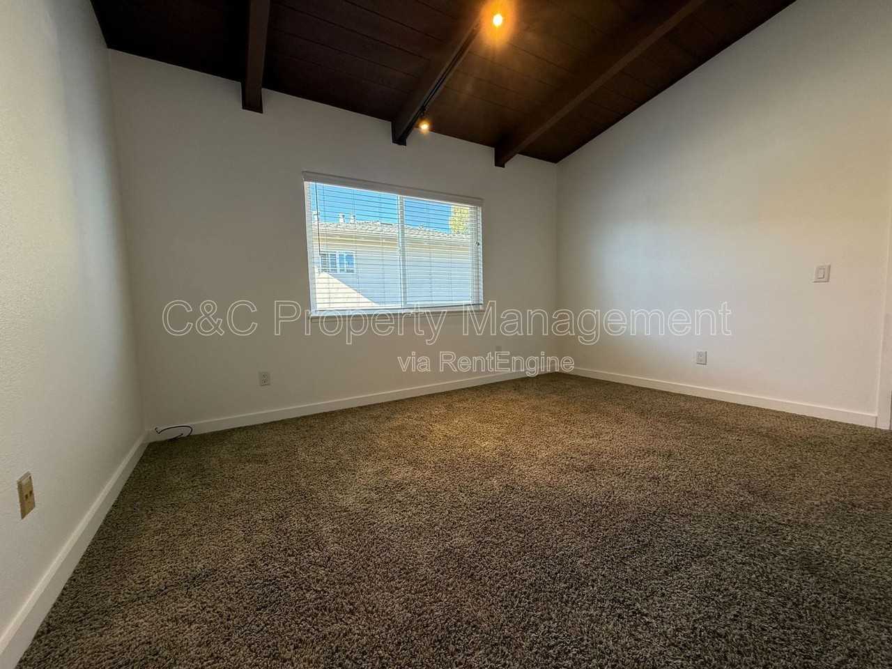 525 Madison St #E - Photo 7 of 10