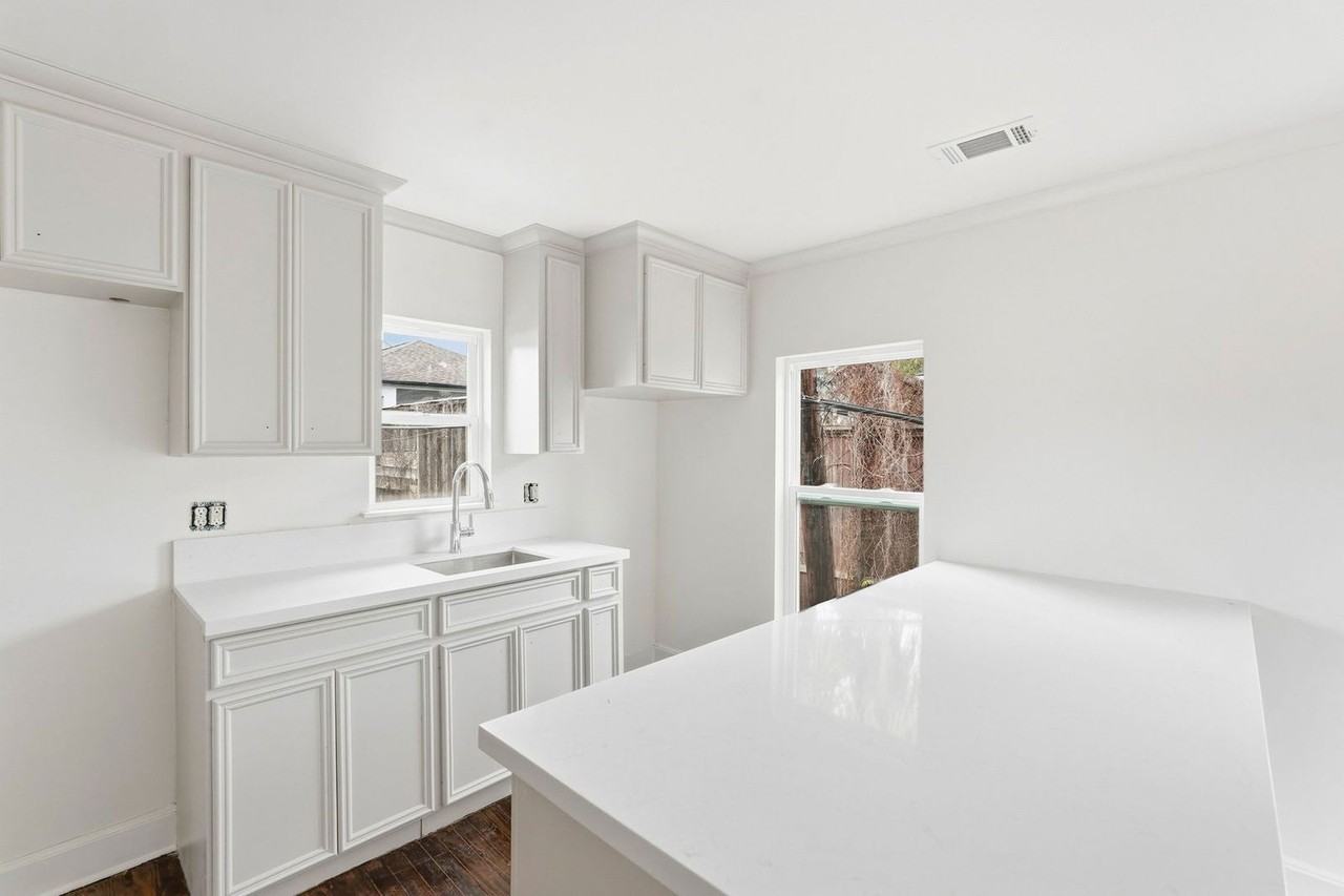 612 W Alabama St #1-2 - Photo 5 of 25