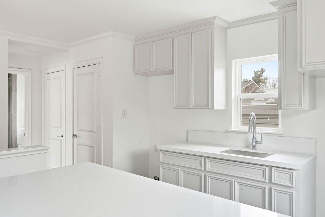 612 W Alabama St #1-2 - Photo 7 of 25